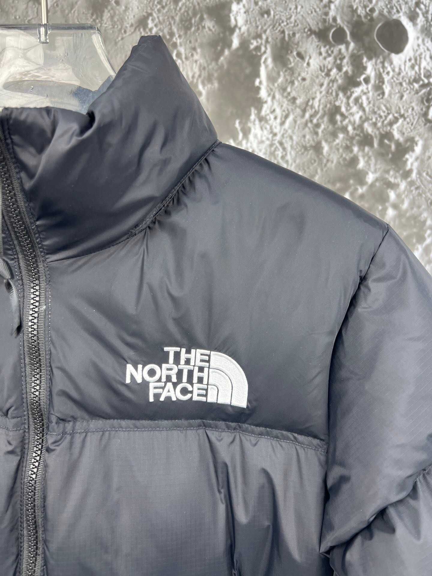 Czarna-kurtka -ITNFI- NorthFace-700-Rozmiary-M