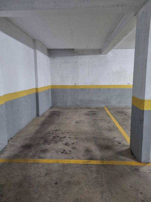 Arrenda lugar estacionamento parqueamento Estrada Falagueira Amadora