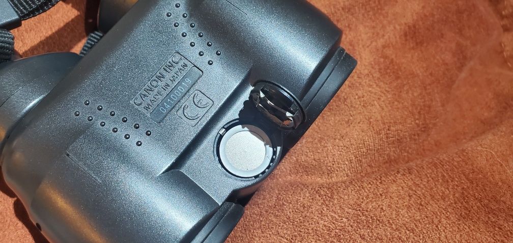 Бінокль Canon 8x25 is зі стабілізацією