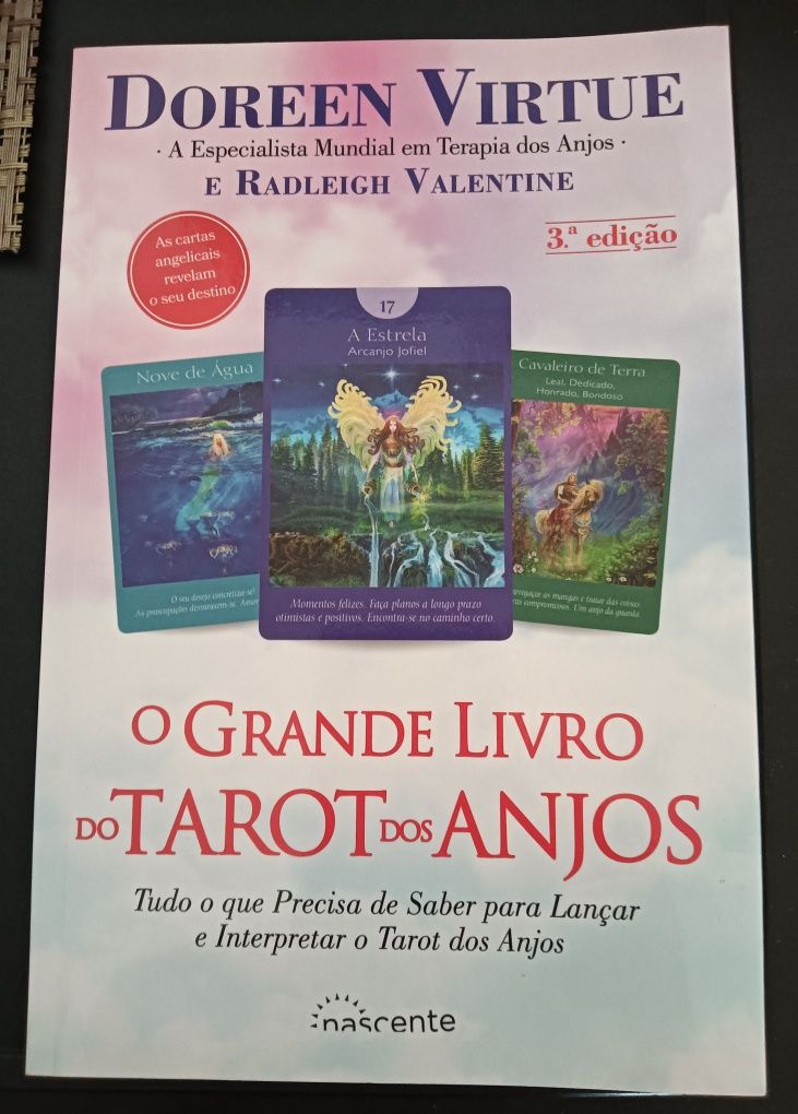 Vendo livros de Tarot dois com cartas novos .