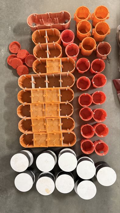 Zestaw puszek elektrycznych - komplet plus gratisy