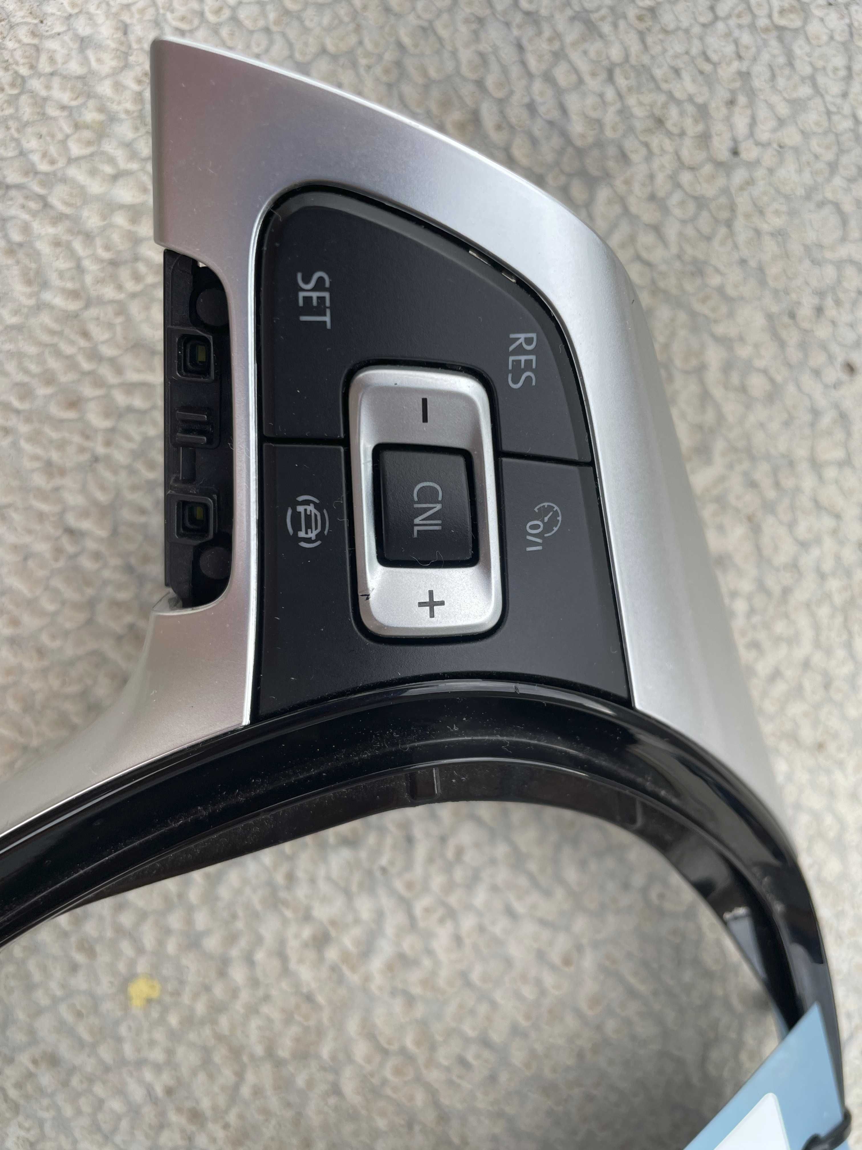 Кнопки управления на руле VW Jetta MK 7 2019