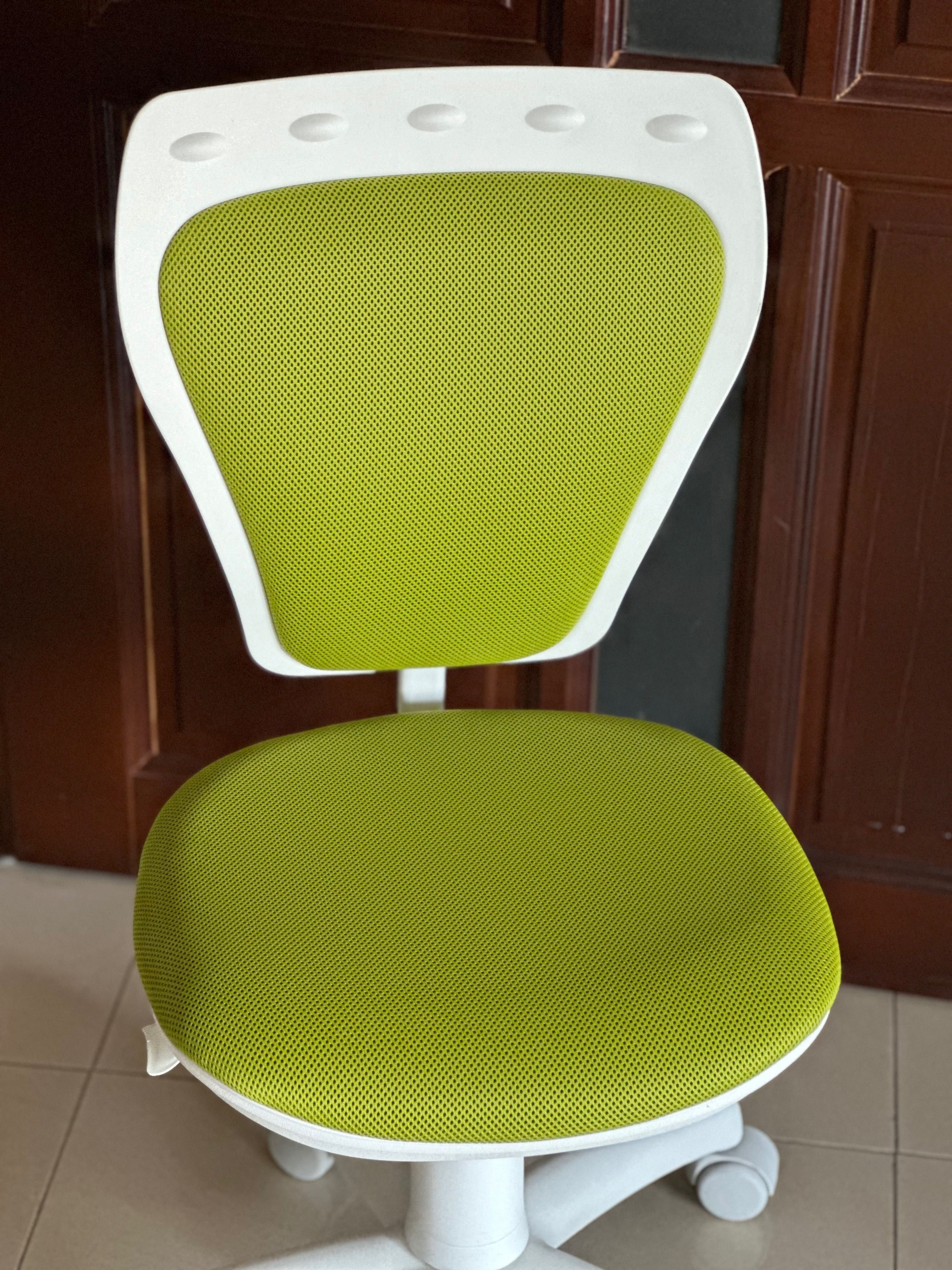 Fotel krzesło obrotowe dziecięce Ministyle White GTP  j.nowe