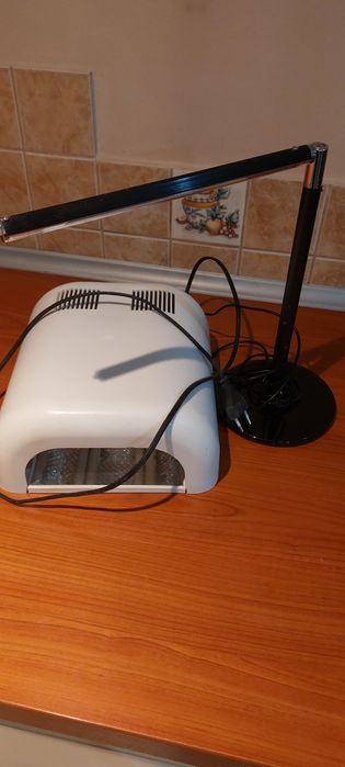 Lampa uv i lampa biurkowa