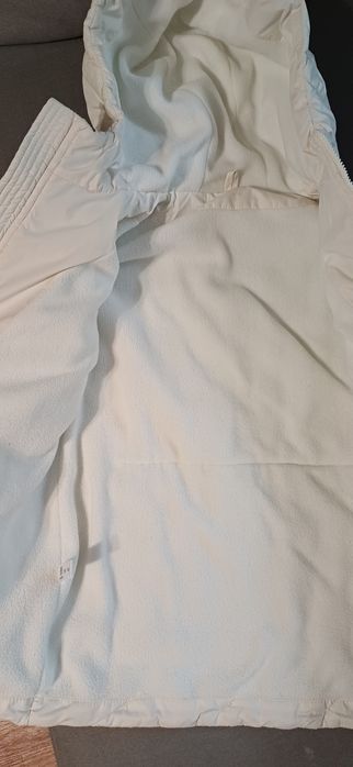 Зимова біла молочна куртка пальто