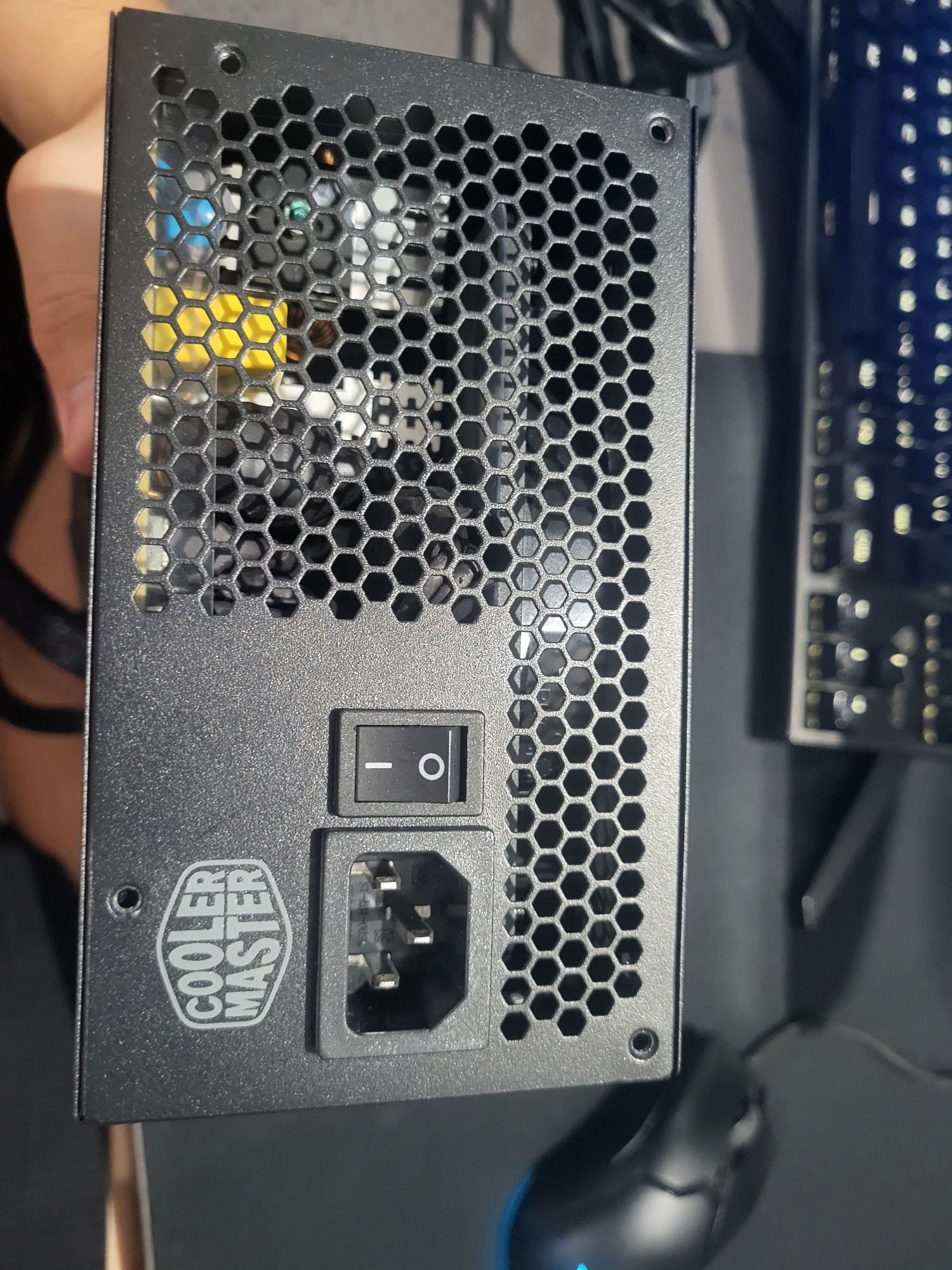 Zasilacz CoolerMaster MASTERWATT 650W pół modularny