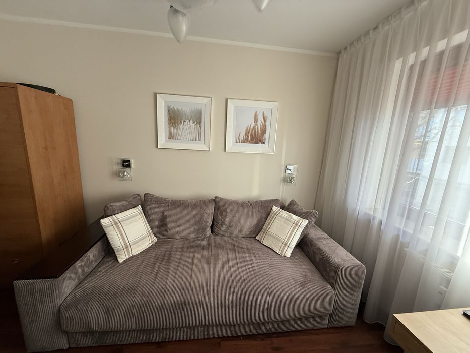 Wygodna, duza i rozkladana kanapa - stan bardzo dobry