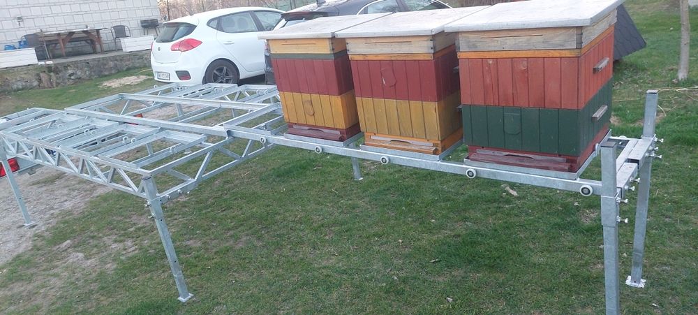 Przyczepka platforma do przewozu uli wielkopolskich. 12 uli.