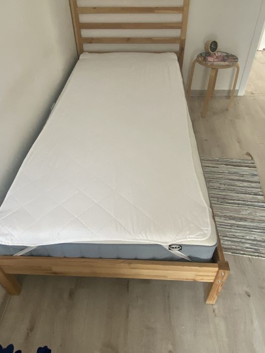 Łóżko Ikea z materacem