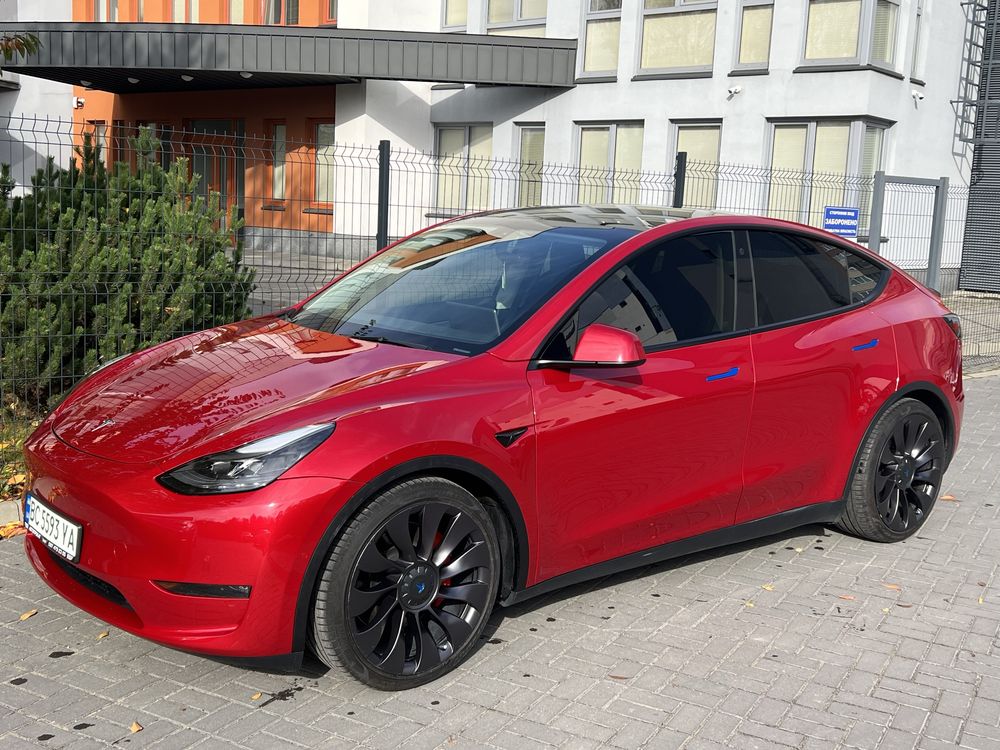 Прокат авто, оренда під виплату Tesla Model X.