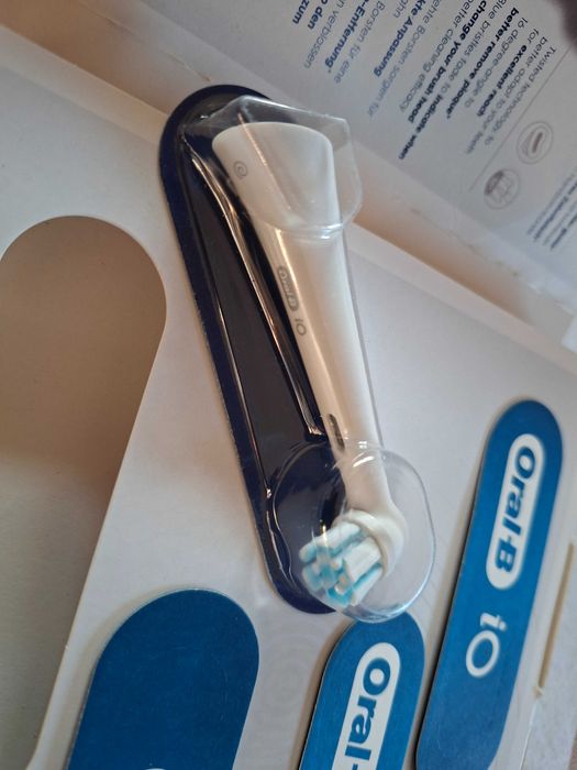 6x Końcówki do szczoteczki elektrycznej Oral-B iO Ultimate Clean White