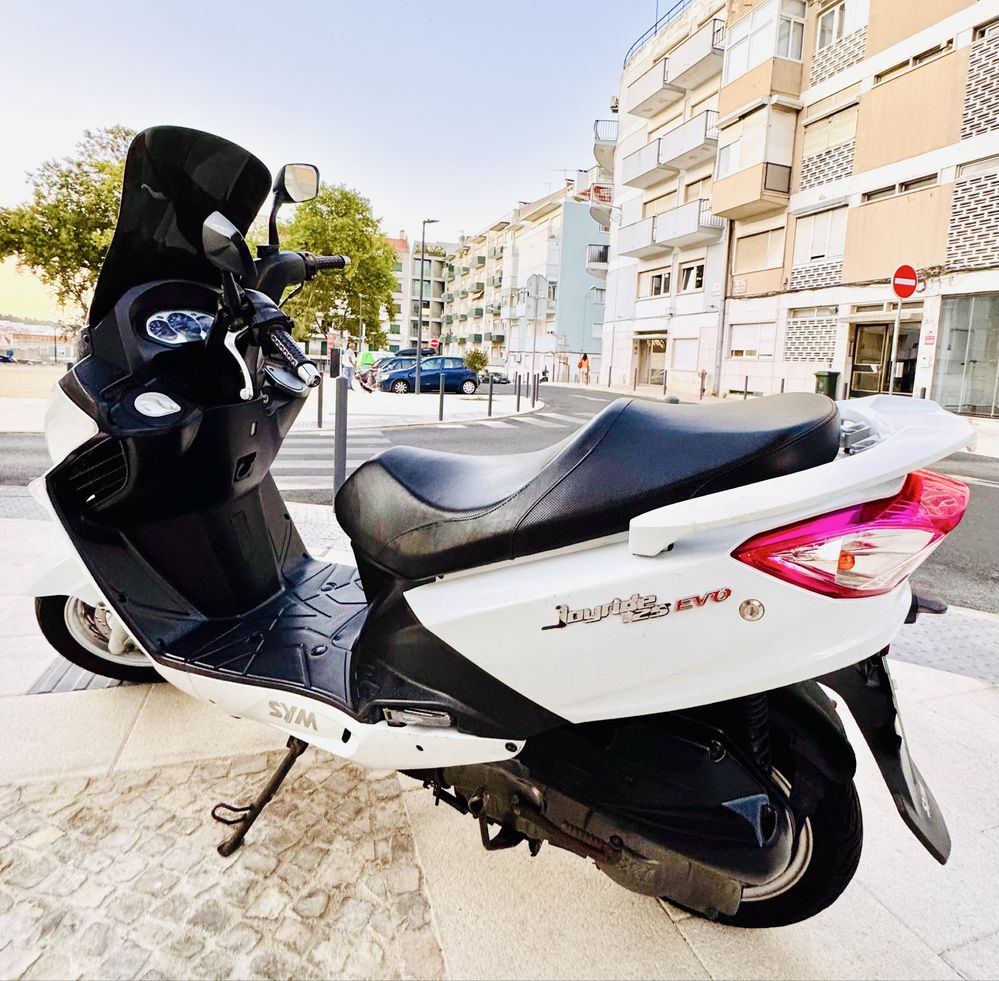 LINDA MAXISCOOTER SYM JOYRIDE 125 EVO 2010 com 66mil kms reais!