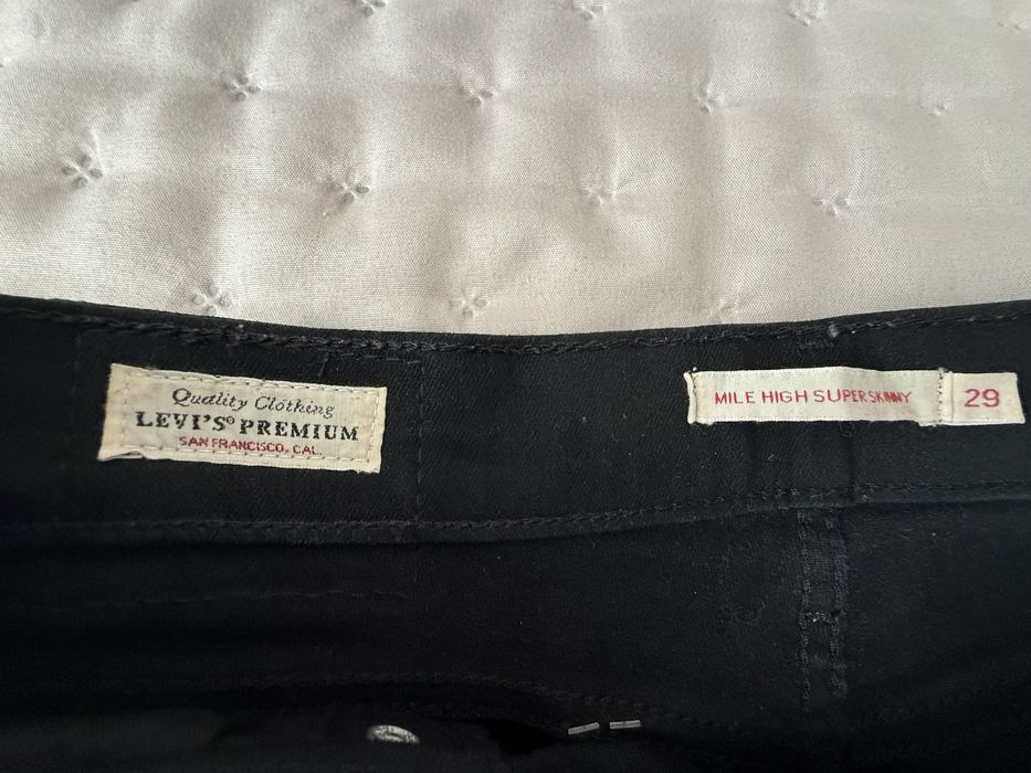 Джинси Levi's чорні жіночі оригінальні