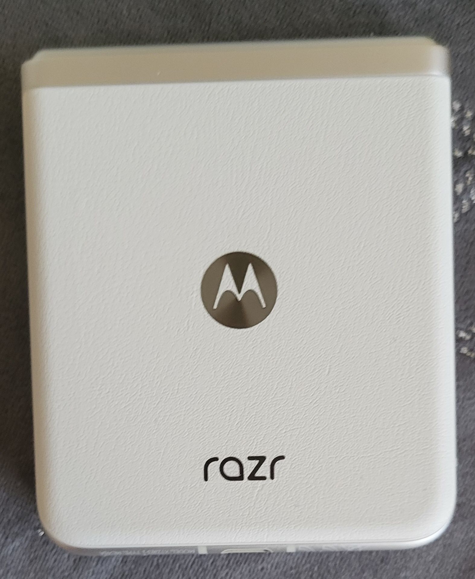 Motorola razr 40