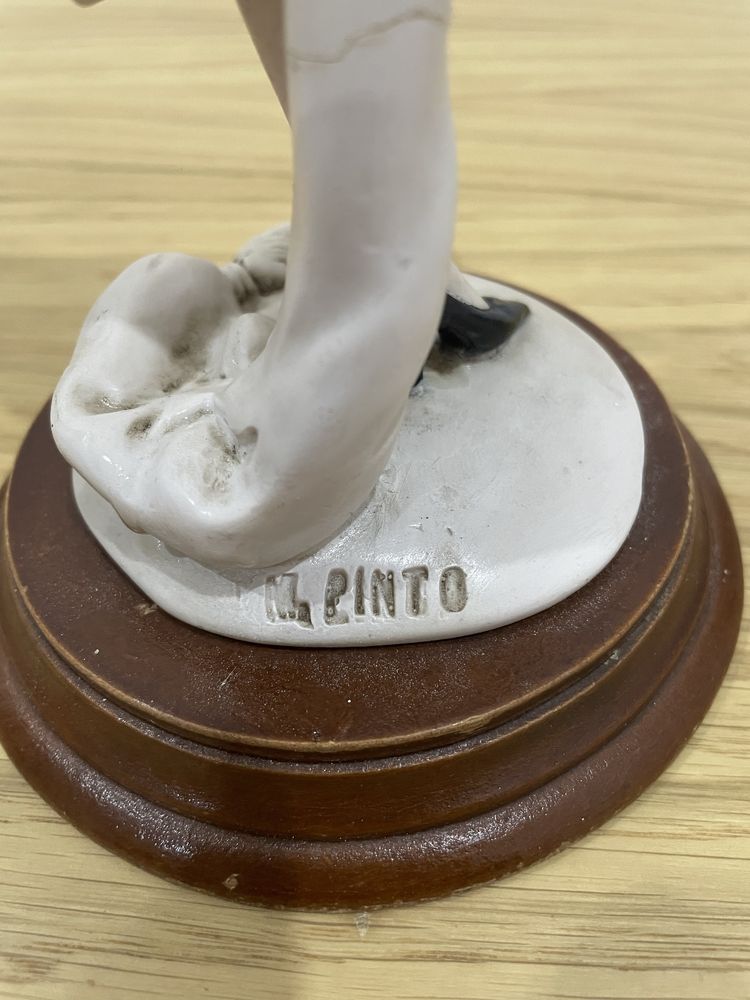 Estatueta de mulher