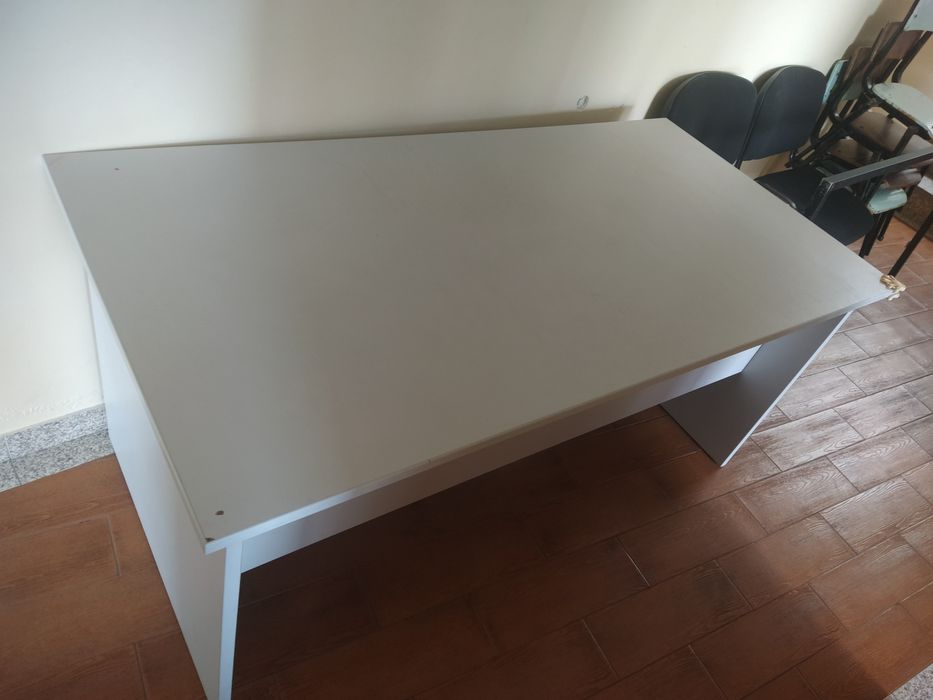 Secretária grandes dimensões