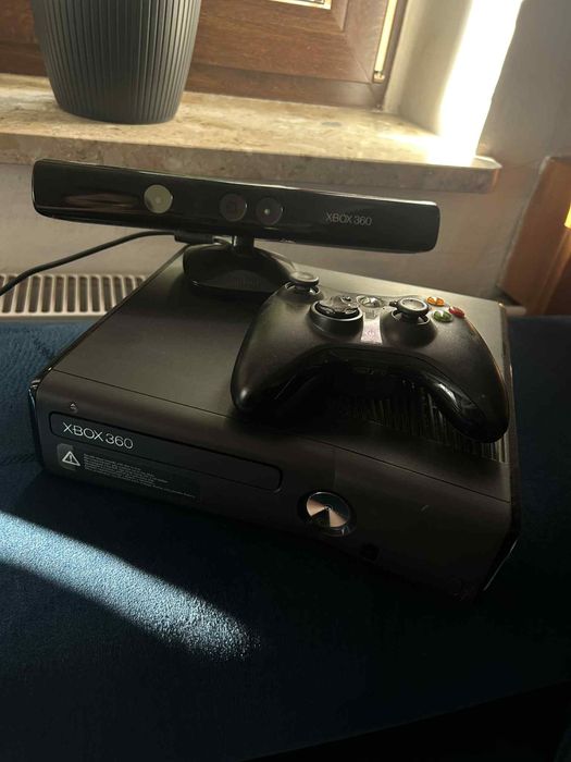 Xbox 360 S + kinect + gry