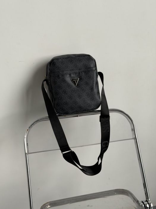 Чоловіча сумка Guess