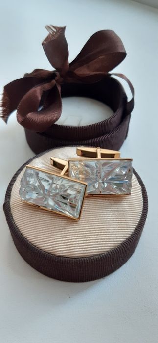 Запонки классние