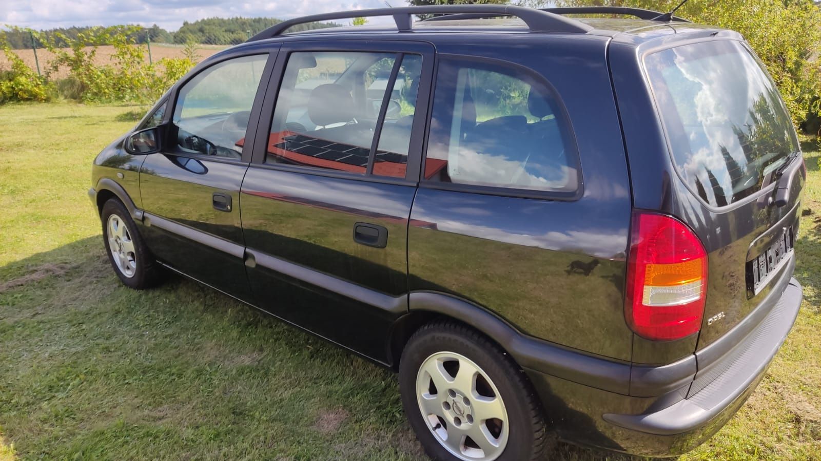Sprzedam Opel Zafira 1.6 benzyna-7 osobowy.
