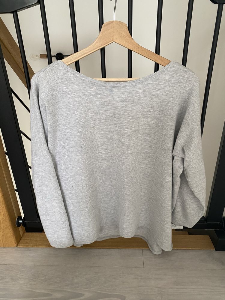 Longsleeve bluzka z dekoltem na plecach The odder side
