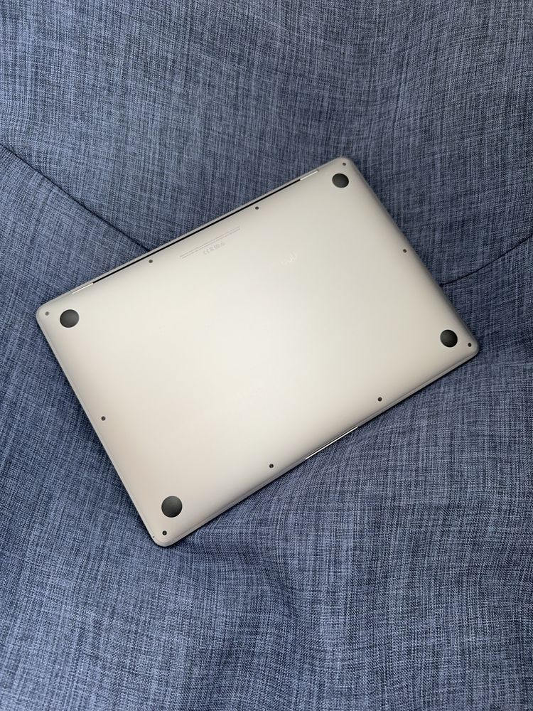 Macbook Air 13 2019 ( i5 1.6/2.9 Ghz ,8 gb Ram, 128 ssd )