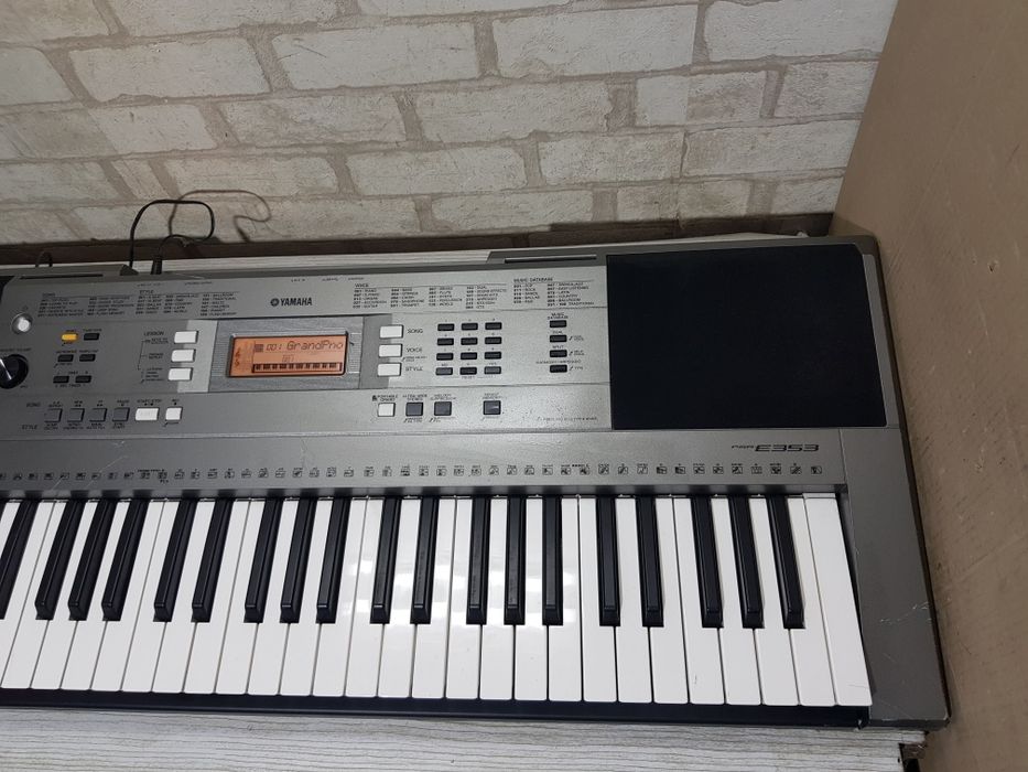 Синтезатор Yamaha PSR E 353 б/у з Німеччини
