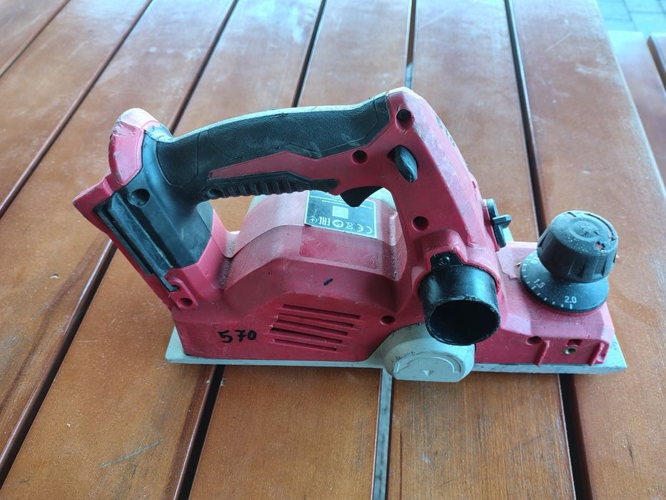 Strug Milwaukee  18 v