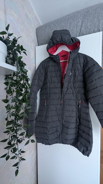 Kurtka damska Outhron puffer pikowana z kapturem zimowa kolor grafitow