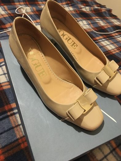 Sapatos VOGUE- sapataria sorriso, tamanho 36. Peça única. Novos