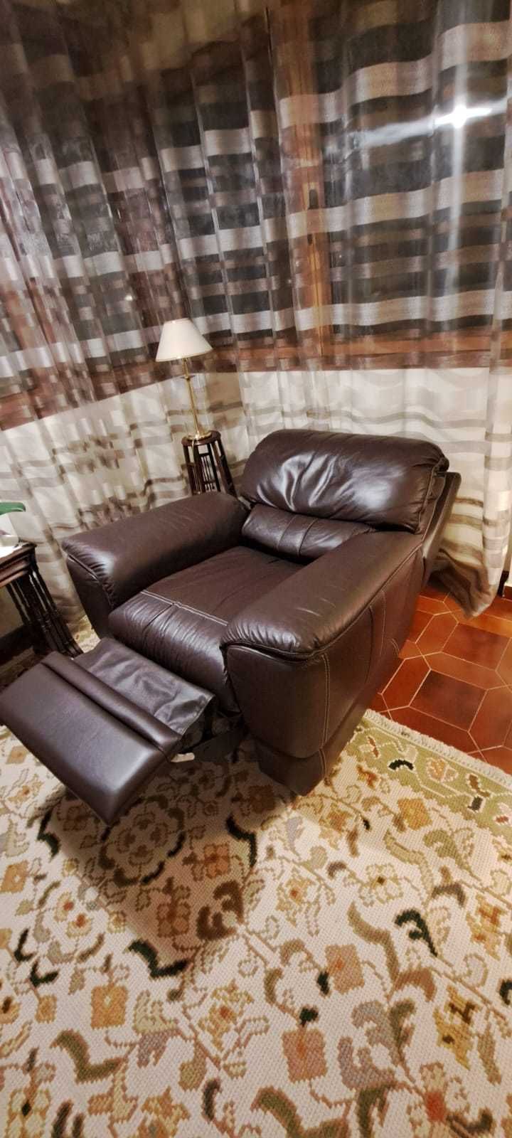 Sofá em pele articulado