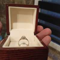 Złoty pierścionek zaręczynowy 0.34 cr karata, rozmiar 10