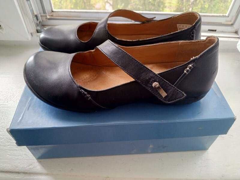 Шкіряні туфлі clarks,р. 41,