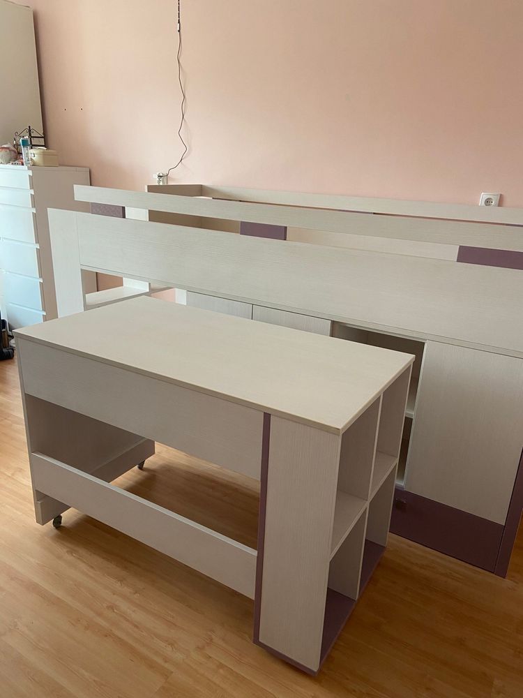 Łóżko podwyższone z biurkiem