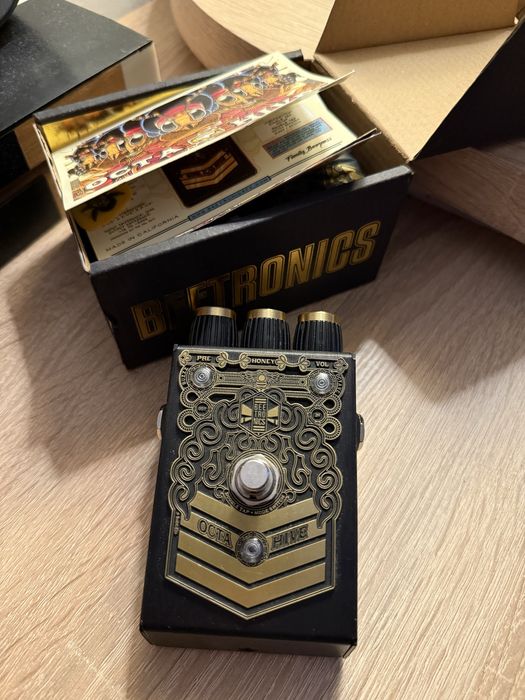 Beetronics Octahive V2 octave fuzz octavio