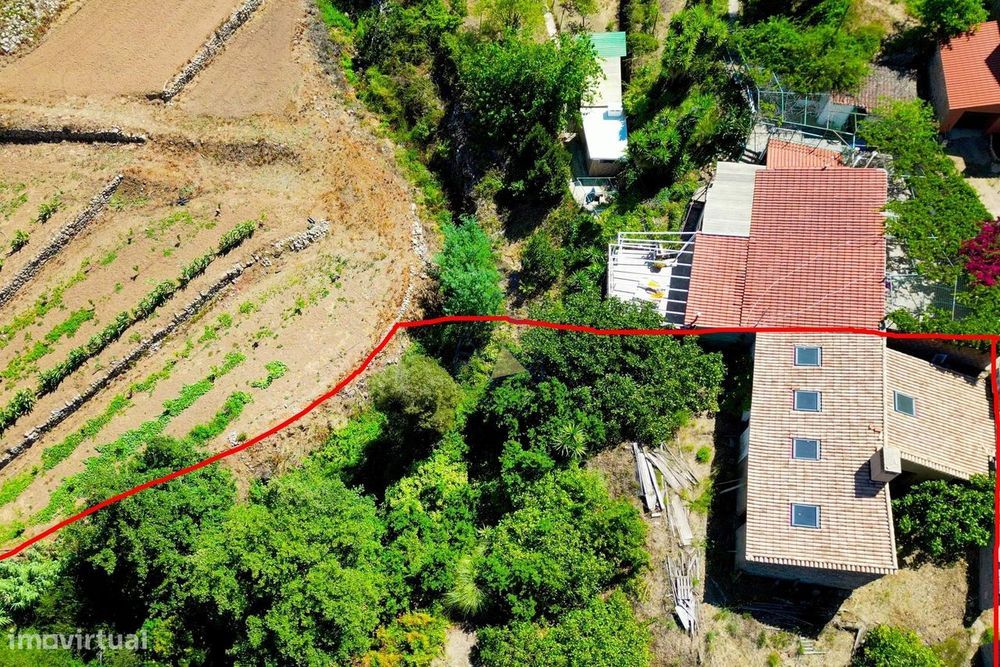 Terreno  com Casa Típica e projeto aprovado ( 2 V2 + 3 V1 )