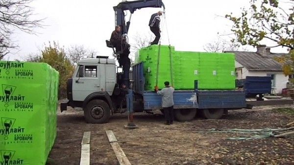 Сертифіковані блоки на палетах.