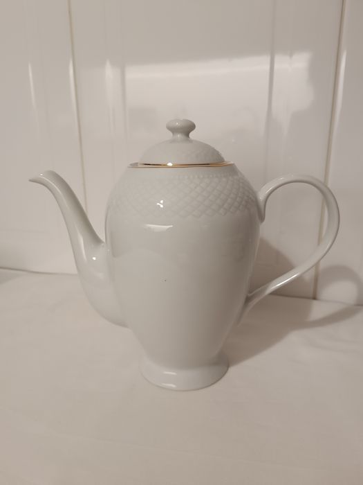 Bule branco com Dourado da Royal Fine Porcelaine China