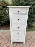Biała komoda słupek hemnes