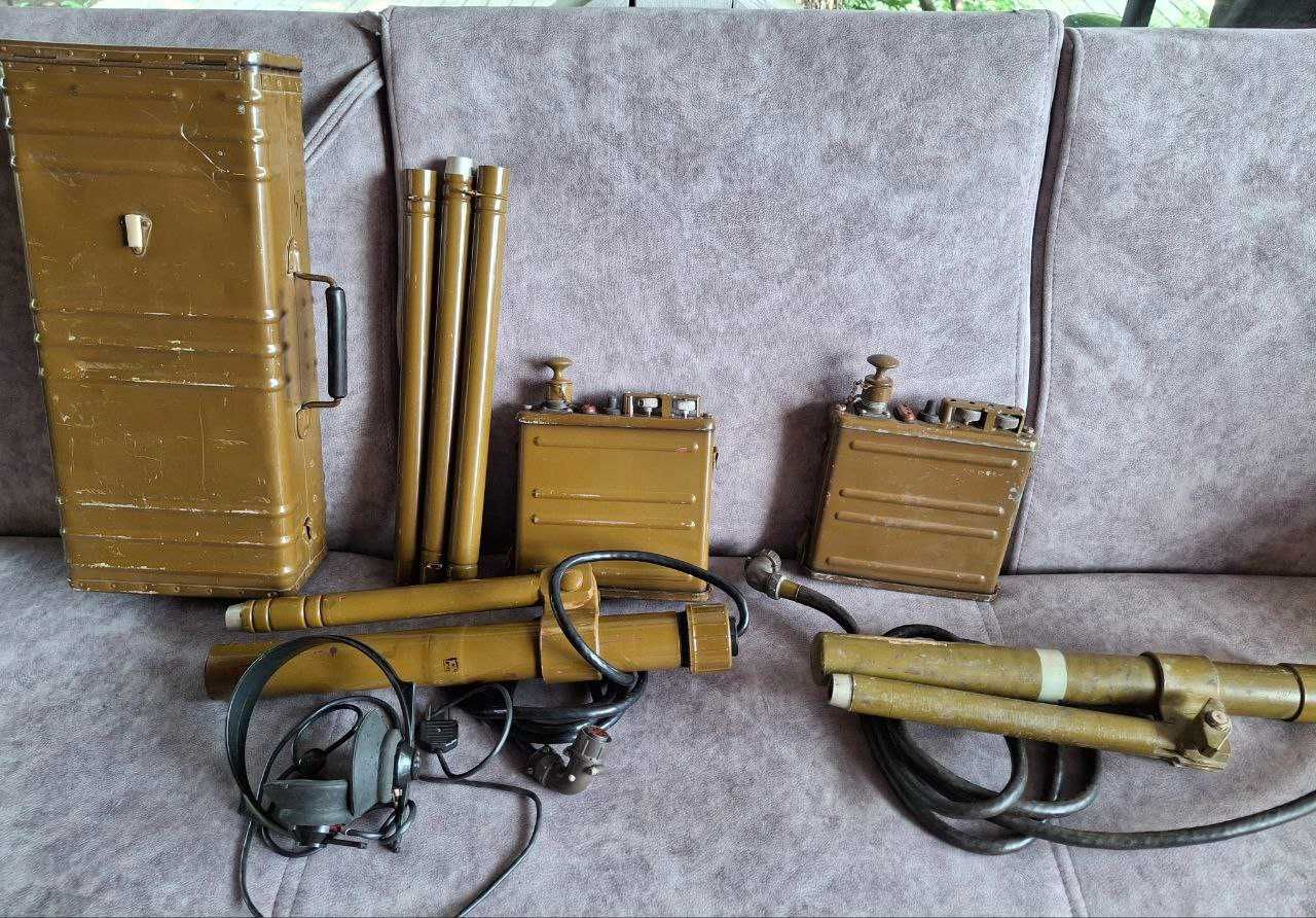 Винтажный советский военный миноискатель.Два.