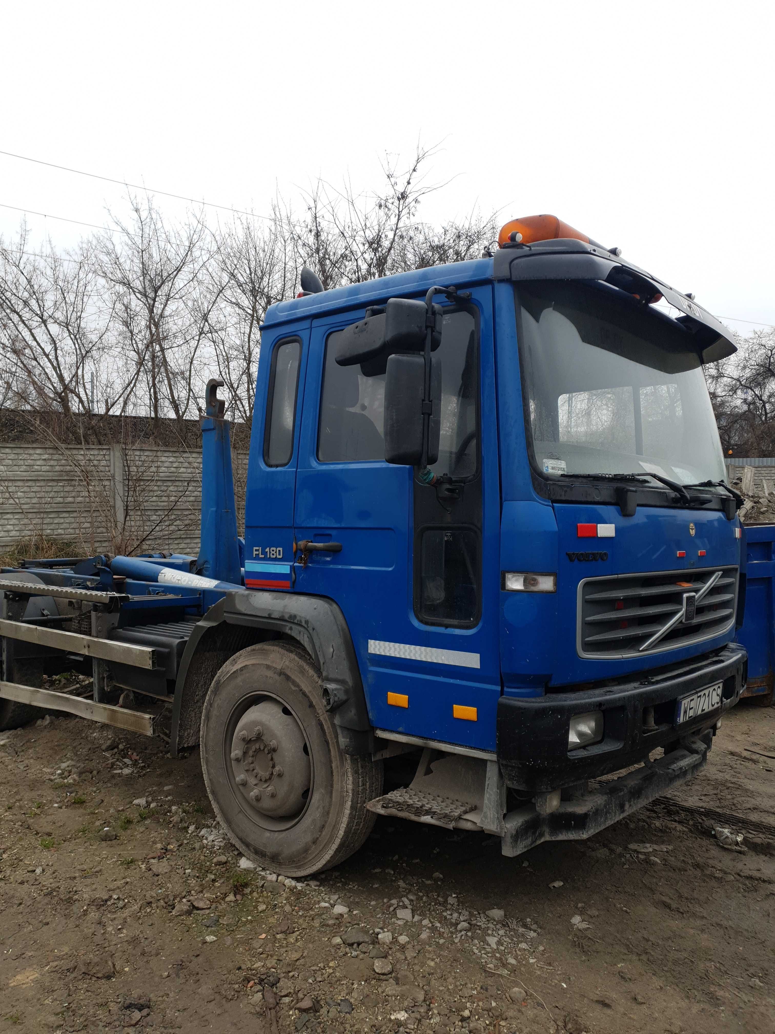 Hakowiec VOLVO FL615