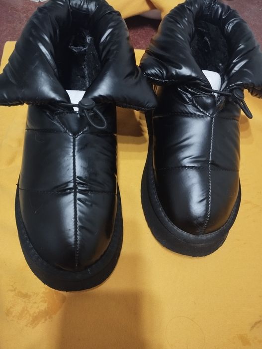 Жіночі зимові уггі