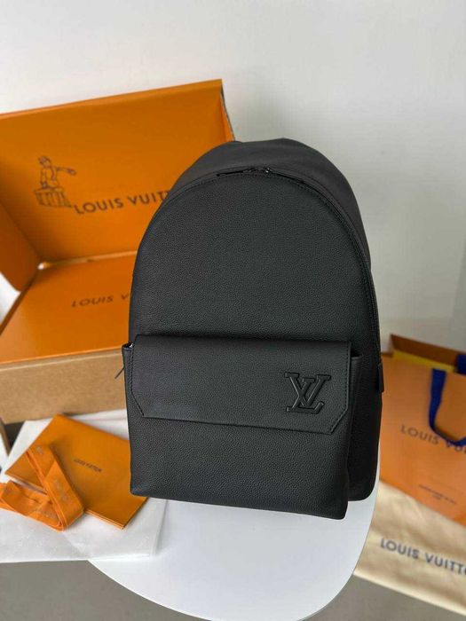 Черный рюкзак Louis Vuitton кожаный ранец LV сумка Луи Виттон c824