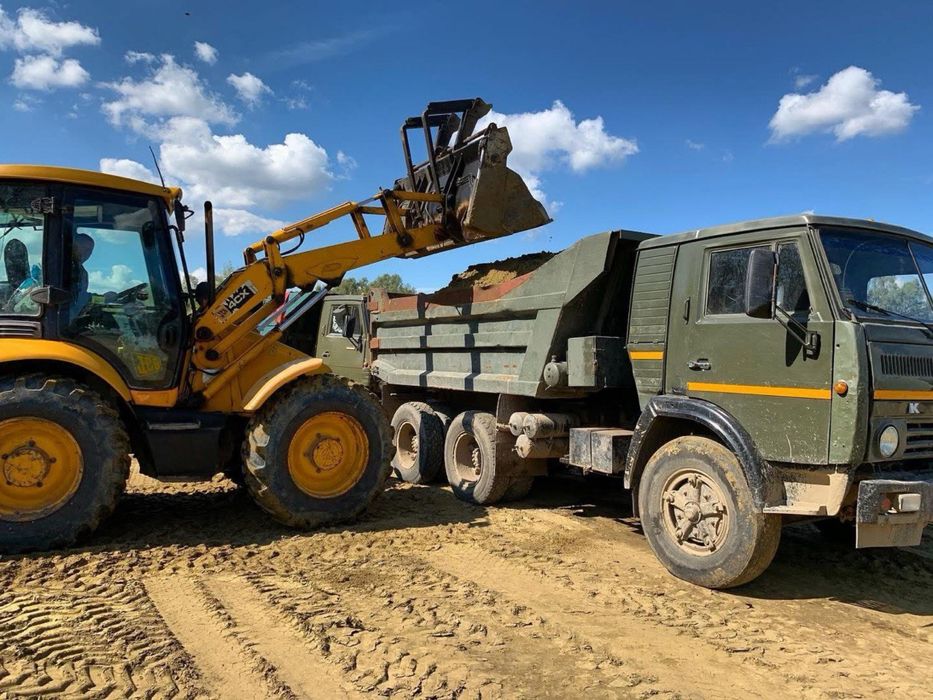 Екскаватор JCB 3CX. Оренда техніки для земельних та будівельних робіт.