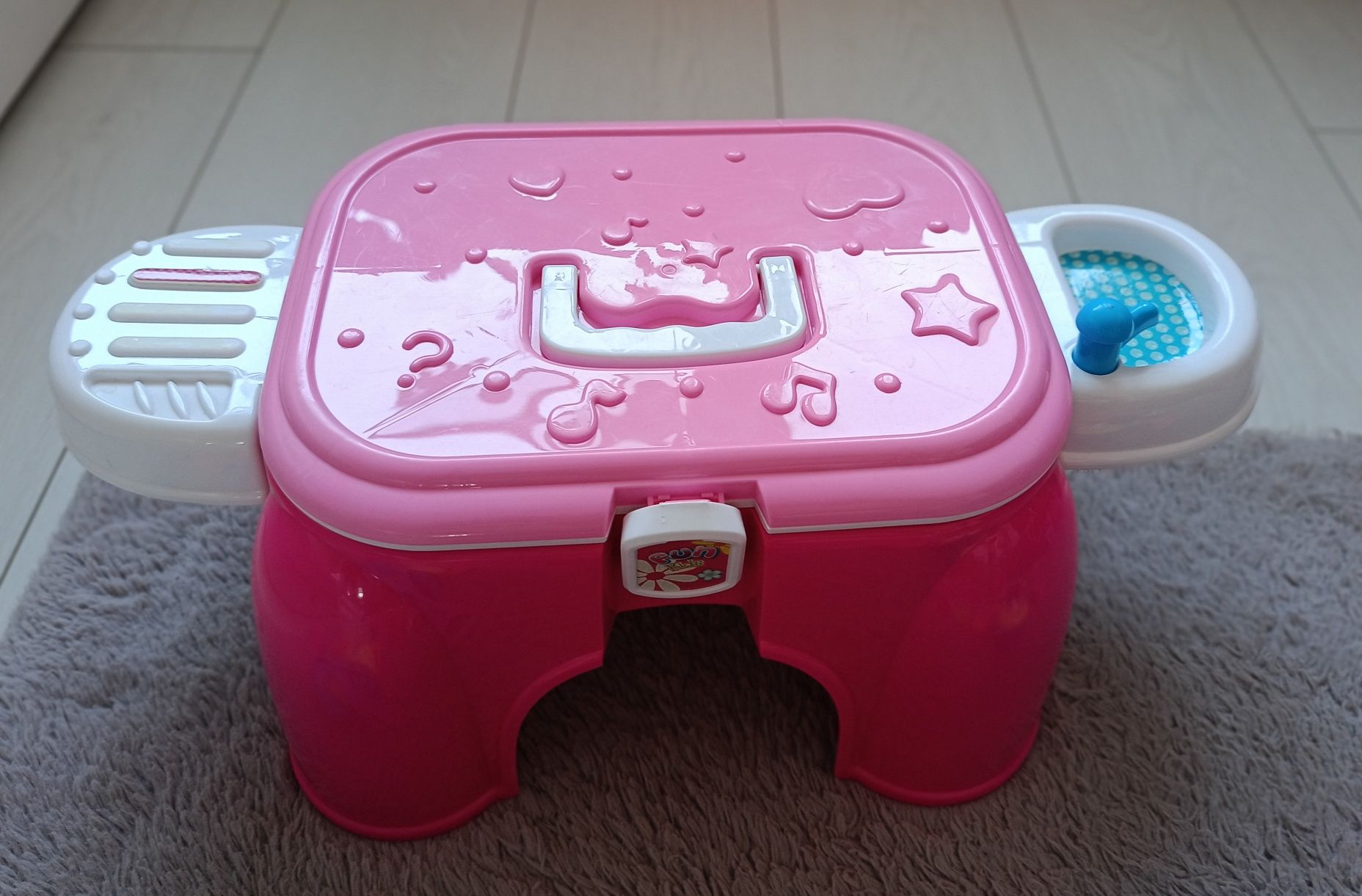 Mini kuchnia taboret dla dzieci Tobi Toys + zestaw do kawy
Model – T