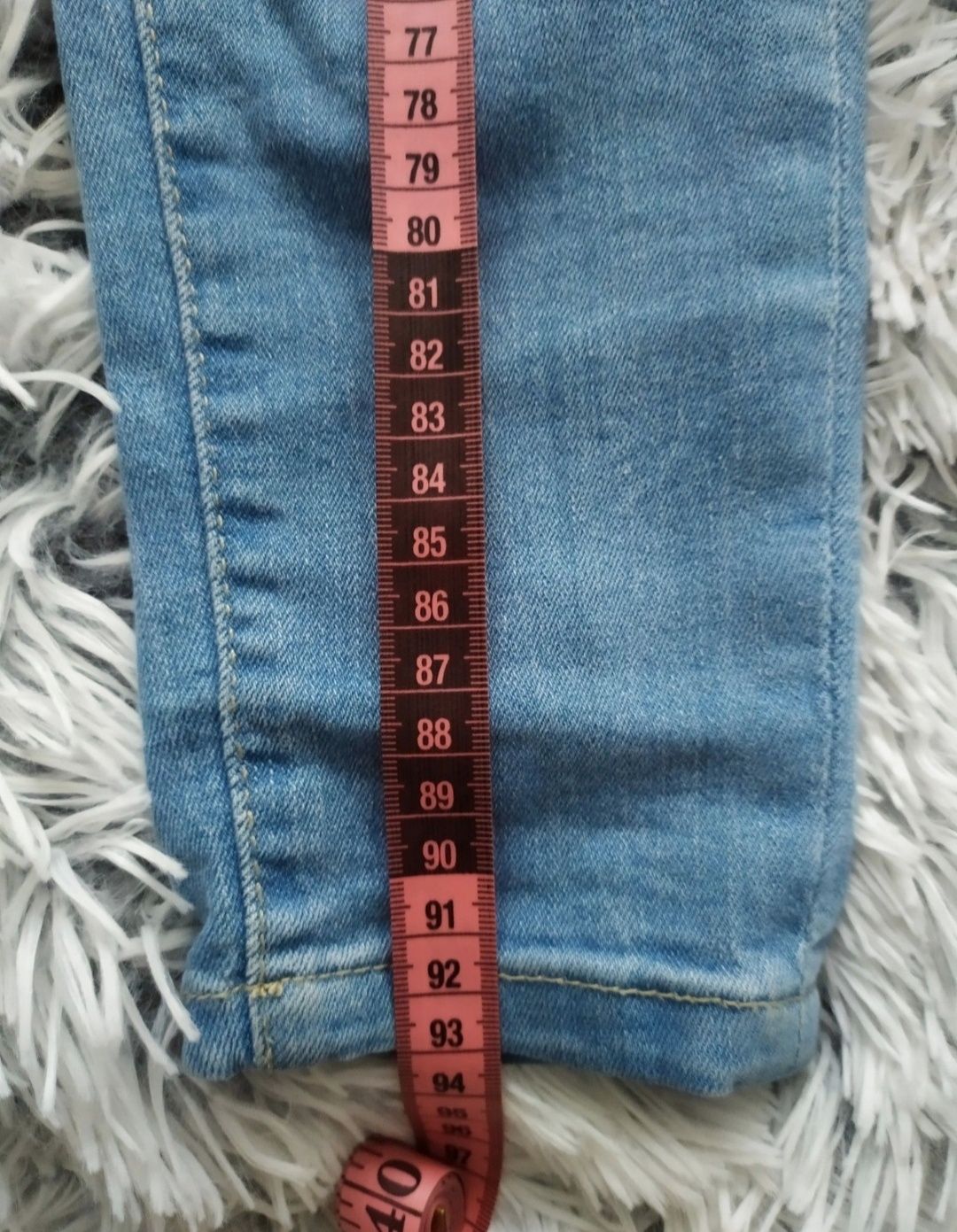 Rurki jeansy z dziurami XS Primark
