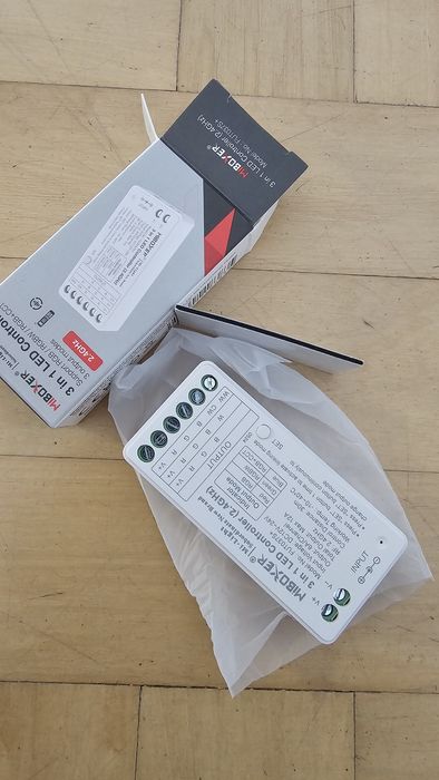 Miboxer sterownik led RGBW Fut037s+