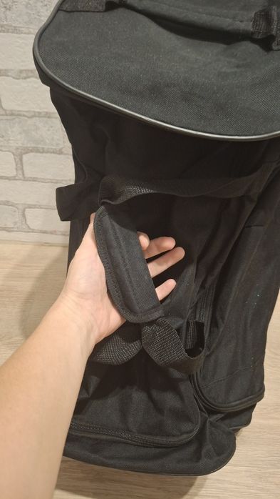 Сумка-чемодан на колёсах.