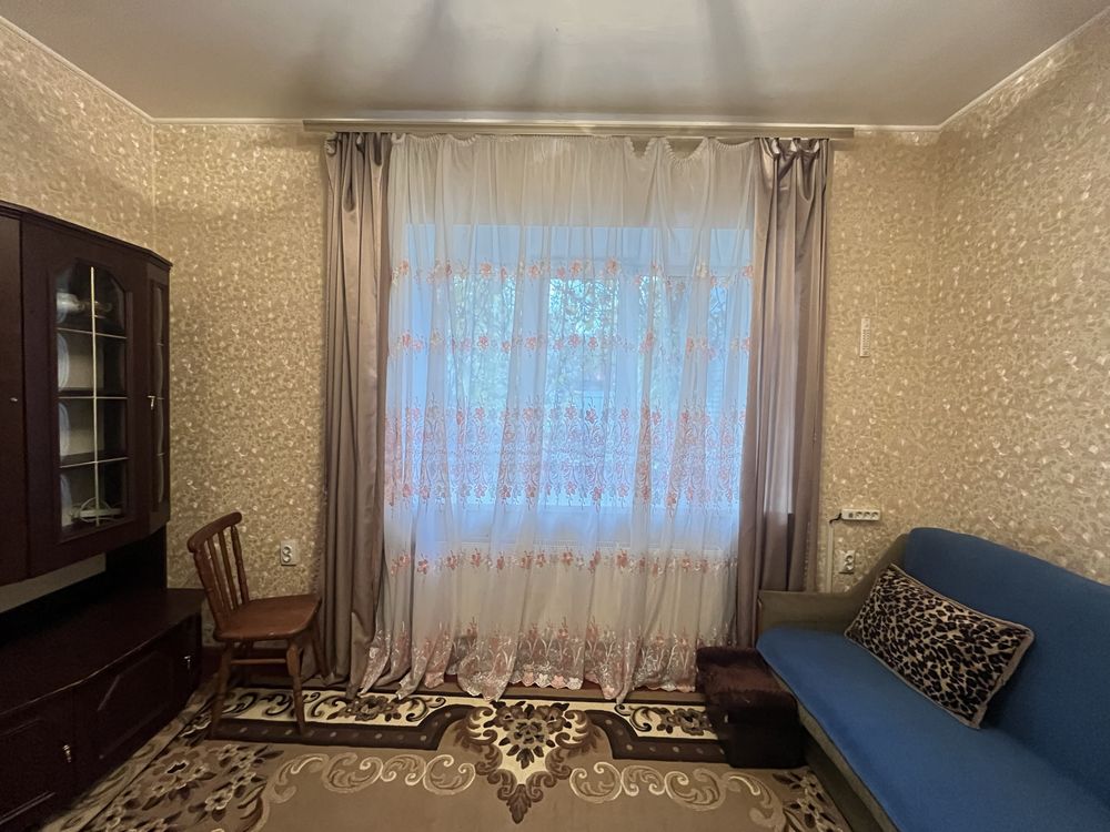 Продаж двокімнатної квартири в центрі міста.