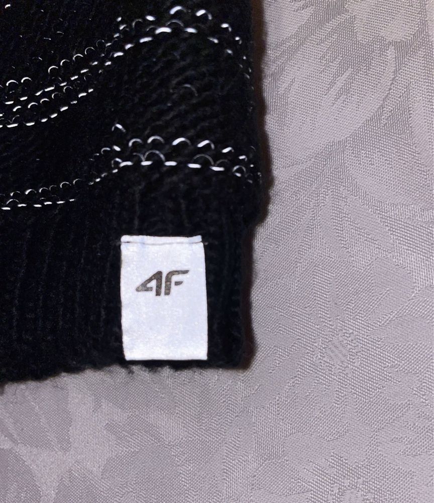 Czapki 4f z pomponem z odblaskiem